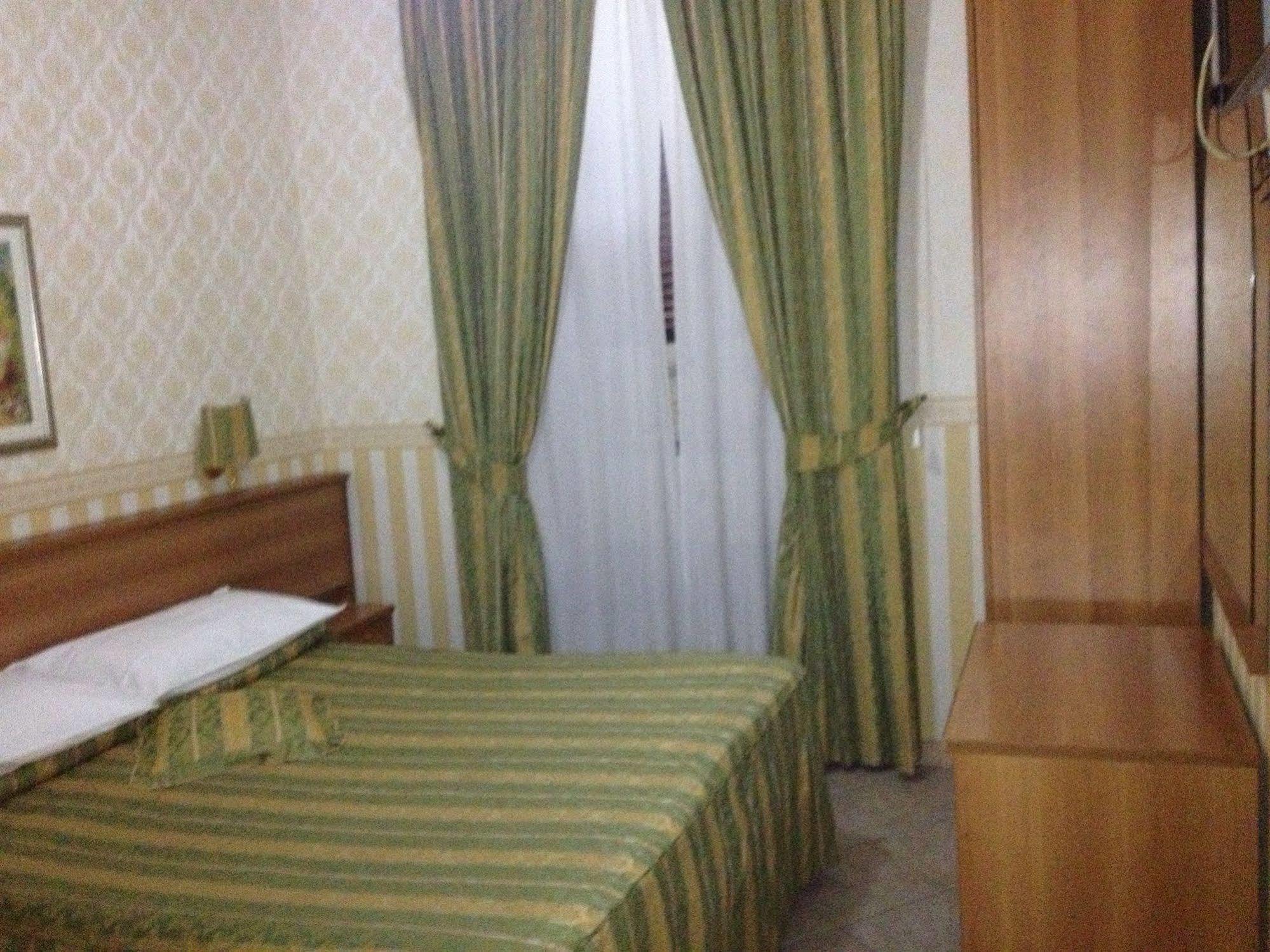 Hotel Dei Mille Rzym Zewnętrze zdjęcie